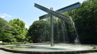 芹ヶ谷公園の彫刻噴水・シーソー